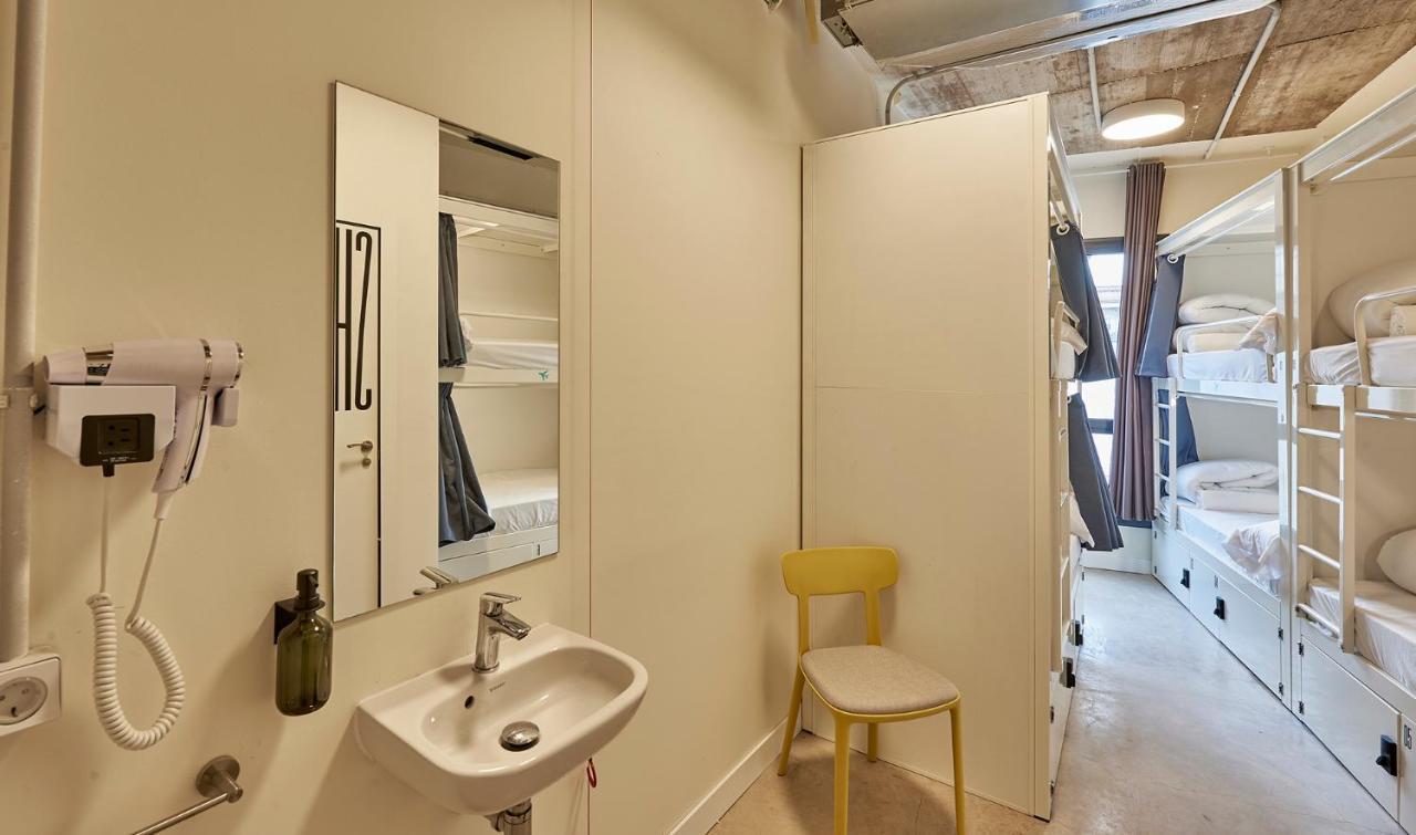 Hostelfly Madrid Exterior photo